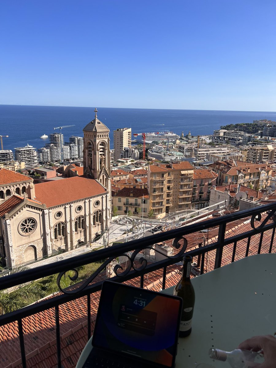 Hondoworldwide's tweet photo. Day 3
Woke up in Barcelona off 3 hours of sleep. James Bond, Golden Eye at the Monte Carlo casino in Monaco tonight. Tables minimums are €100 🥲

A beautiful Châteauneuf-du-Pape with truffle risotto, truffle mashed potatoes, a whole sea bass, veal chops, and ratatouille https://t.co/mxFxDHqmgV