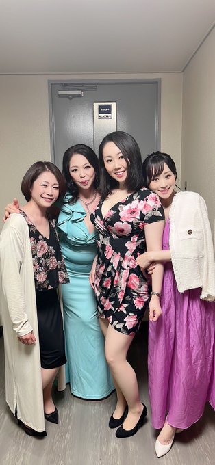 新橋SHUNGAへ🍾 浅宮さんが出勤がラストという😭 ラビリンスの出勤後駆けつけれました❤️新たな道へ💡 応援してます♪ #asamiyachandayo #natsuko_shunga #maki_tomoda<a href="/tag/asamiyachandayo"class="tags">#asamiyachandayo</a><a href="/tag/maki_tomoda"class="tags"><span>#maki_tomoda</span></a><a href="/tag/natsuko_shunga"class="tags"><span>#natsuko_shunga</span></a><a href="/tag/yuu_kawakami"class="tags"><span>#yuu_kawakami</span></a>