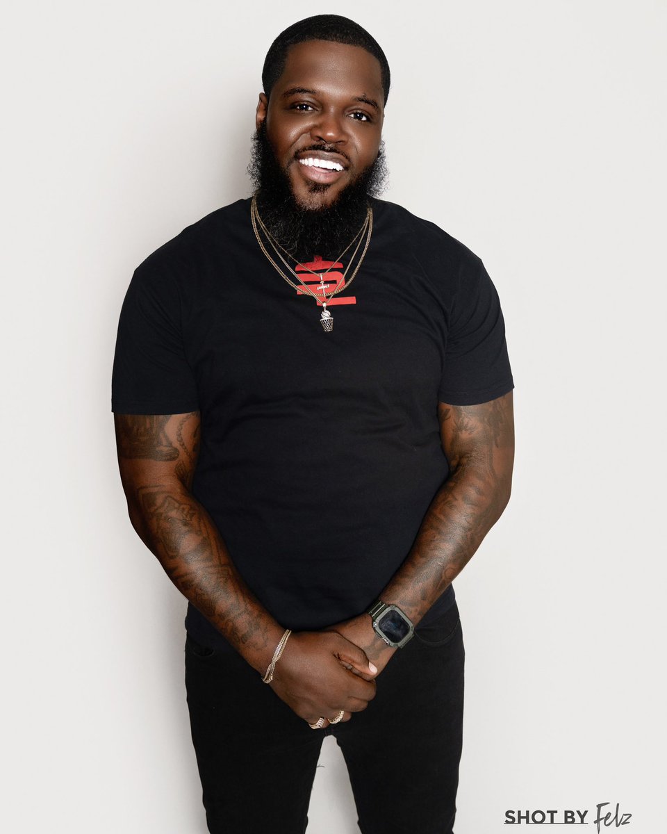 SL__Senpai's tweet photo. Feeling like the gingerbread man…im having one hell of a run
.
📸 @jfelz
.
#SlavyLogic #Explore #Smile #ShopSL #PhotoShoot #Trending #Black #SL #Waves
#WaveCheck #MillionDollarSmile https://t.co/mkby2kNNsn