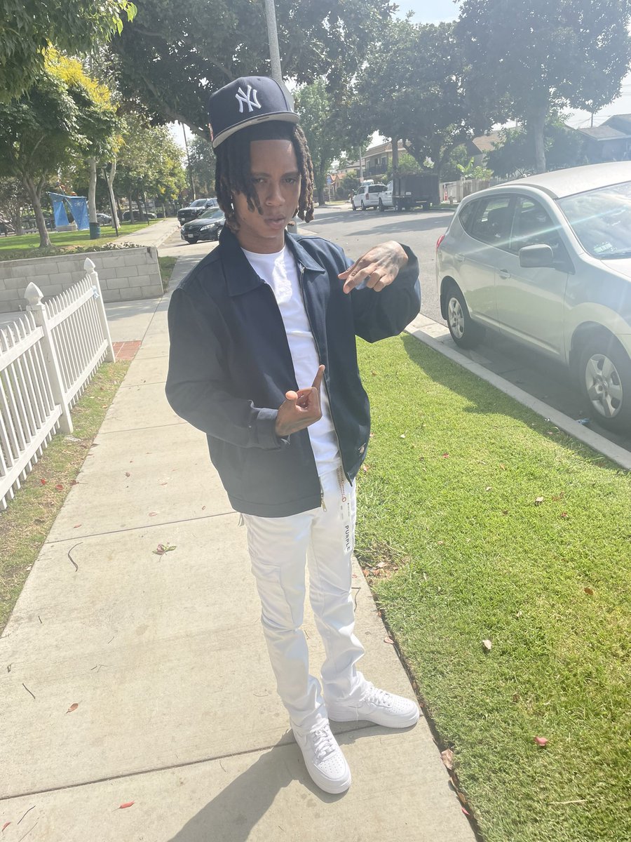 moneymadebocch's tweet photo. Its a War In these Streetsk and Iโm gripping on every pole ๐ฉธk #LLDAN https://t.co/xxIFHZ3Bv7