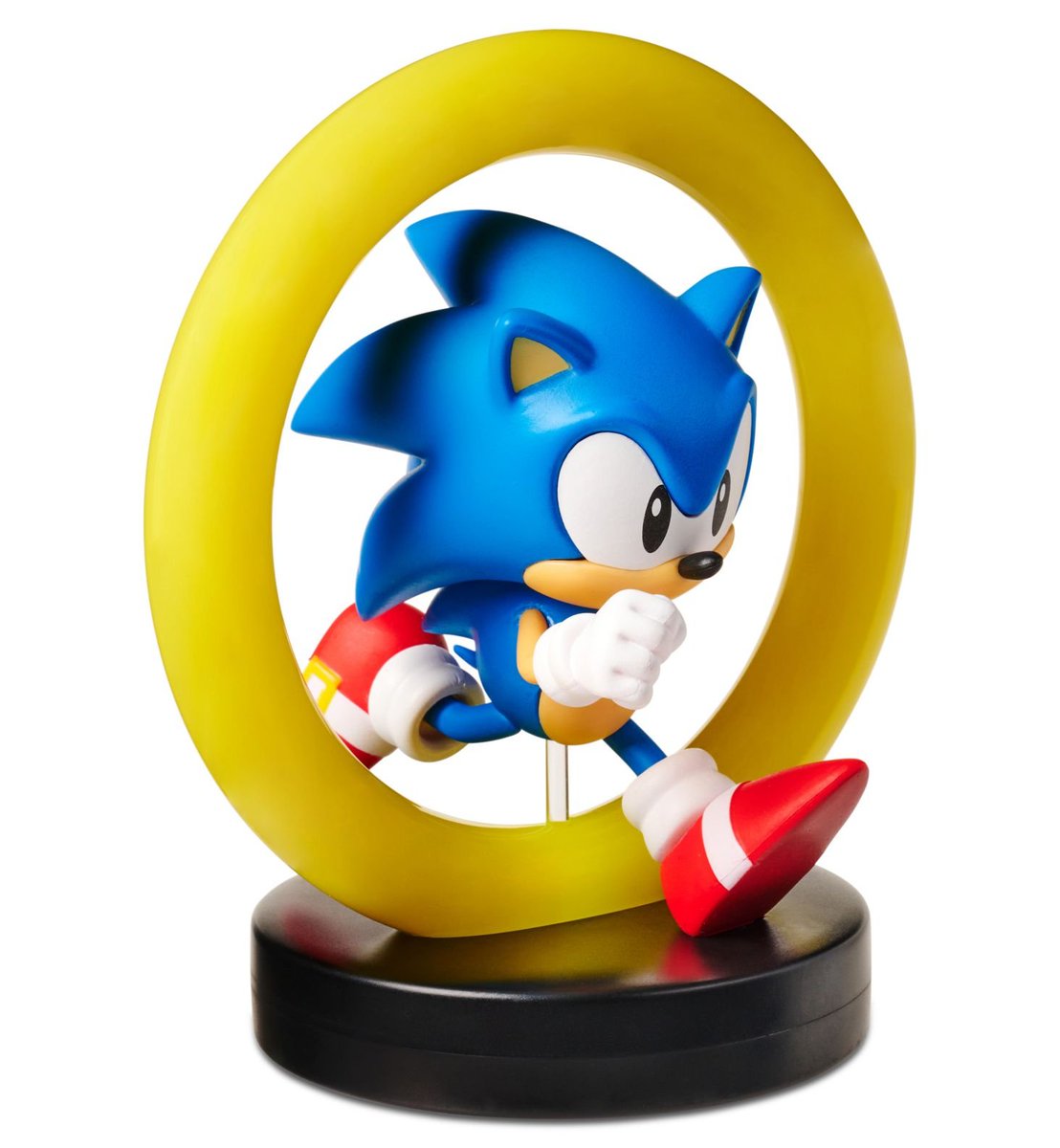 Wario64's tweet image. Sonic the Hedgehog 3D Figural Gold Ring 6-in Lamp is $23.99 at GameStop bit.ly/3PtNxU6 #ad