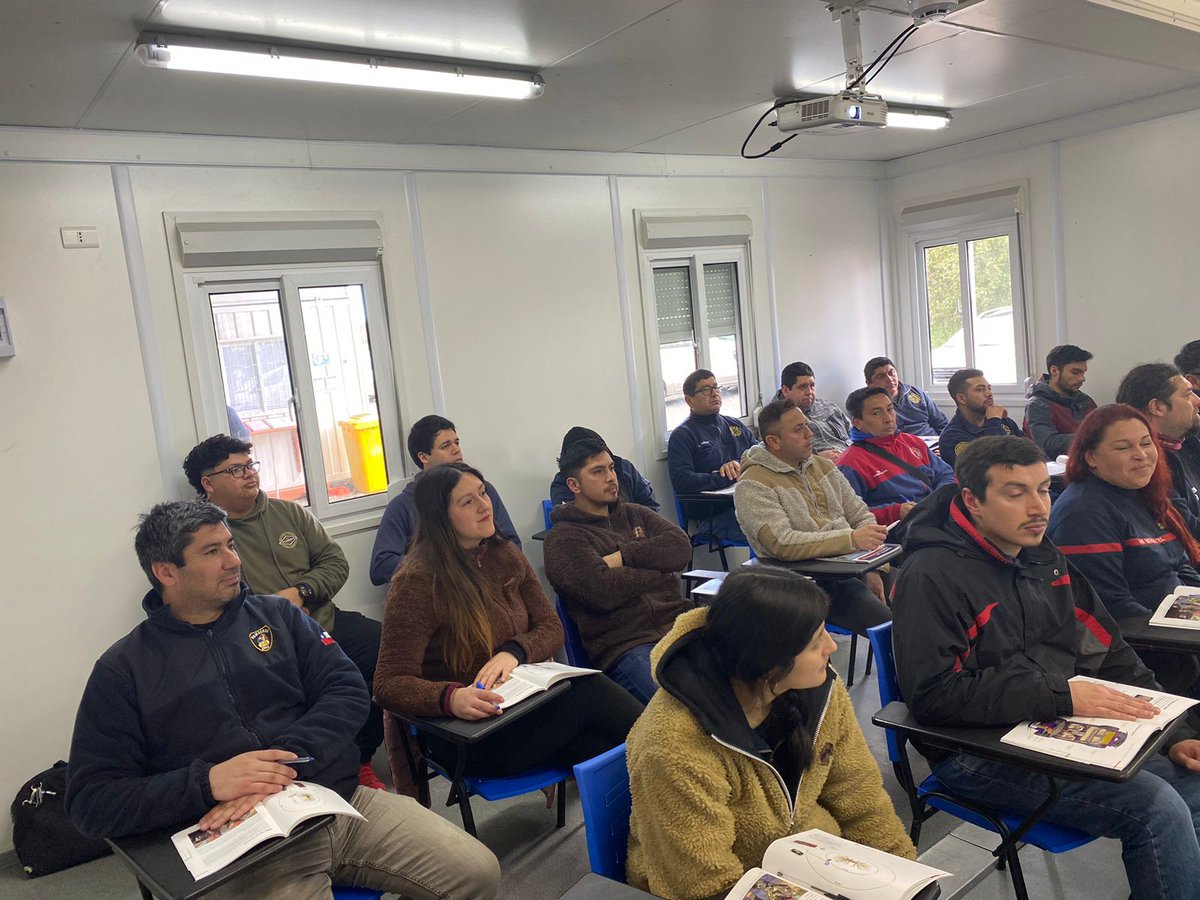 20 Bomberos de los CB. Calbuco,Los Muermos,Carretera Austral, Llanquihue,Puerto Varas realizan el Curso de Fuego en Vehículos en el CEZS. <a href="/ANB_Chile/">Academia Nacional</a> <a href="/consejo10/">Bomberos Consejo Regional  Los Lagos</a>