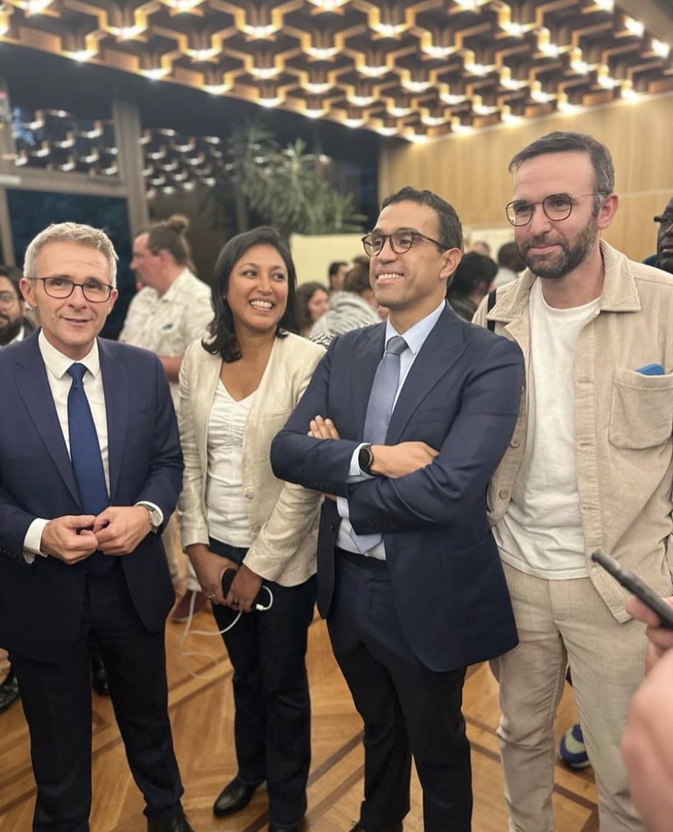 Bravo à @CorinneNara et @adel_ziane, nouveaux sénateurs socialistes de la Seine-Saint-Denis ! ✌🏼🌹