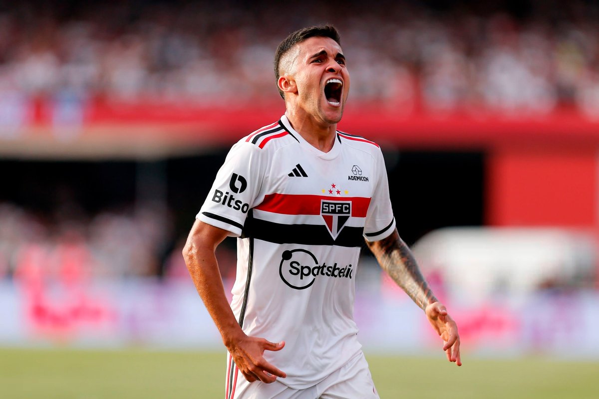 BrasileiraoPlay's tweet photo. 🔛 𝗖𝗢𝗠𝗘𝗡𝗭𝗢́ 𝗘𝗟 𝗦𝗘𝗚𝗨𝗡𝗗𝗢 𝗧𝗜𝗘𝗠𝗣𝗢 🏆🇧🇷

São Paulo 1⃣🆚1⃣ Flamengo

#SPFCxFLA I #FinalDaCopaBR https://t.co/0WsEUQCNb5