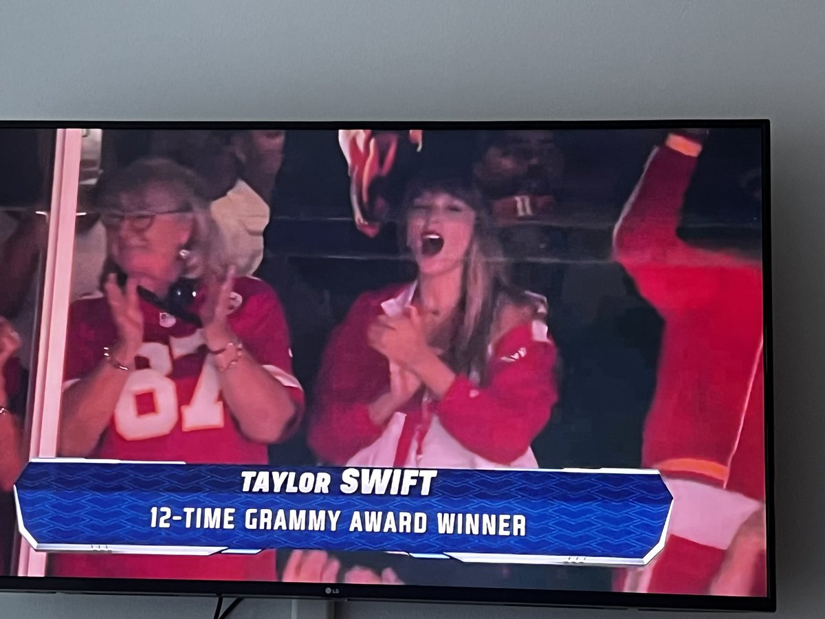 The duo you never knew you needed Taylor Swift and Donna Kelce