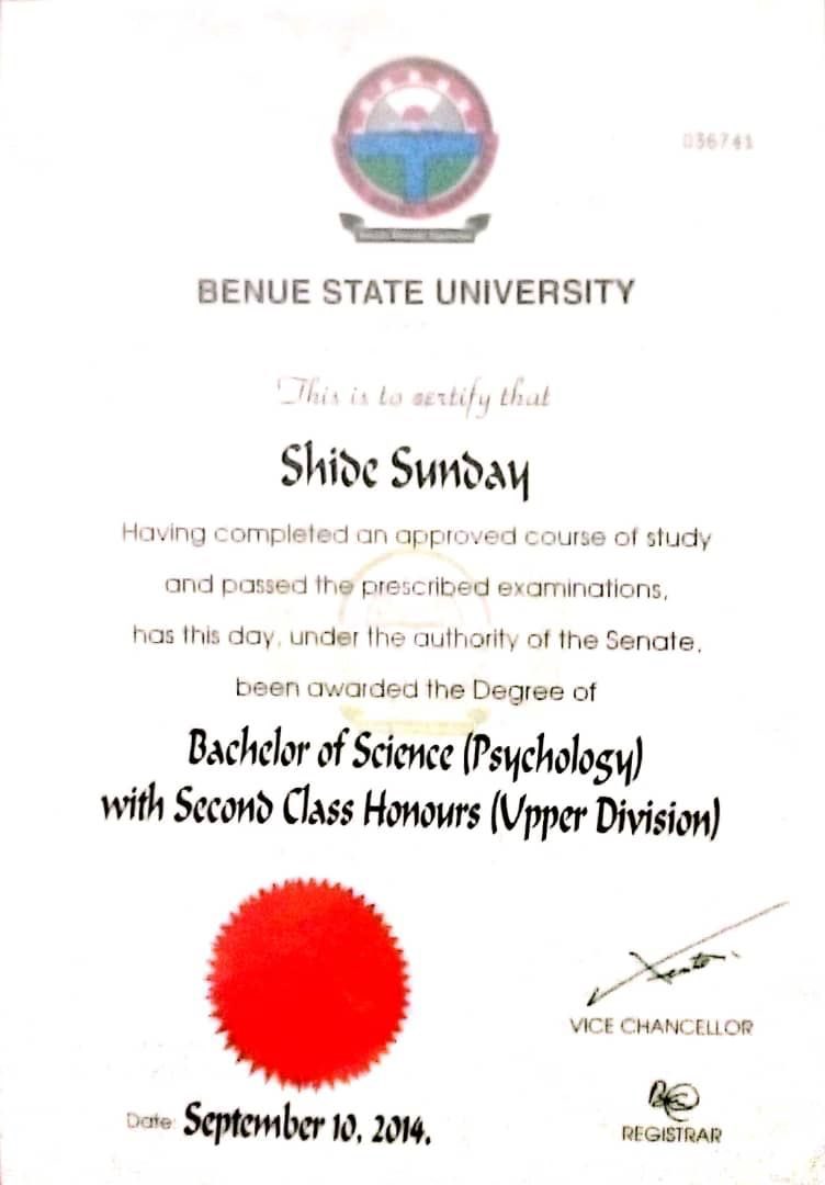 wind_2023's tweet image. This man here was my mate during my undergraduate days. He is and officer of the Nigeria Police force. He has gone ahead to obtain his Masters degree and PHD  in clinical psychology. He got a CGPA Of 5:00 in his PHD. Unfortunately he has not been promoted in NPF.