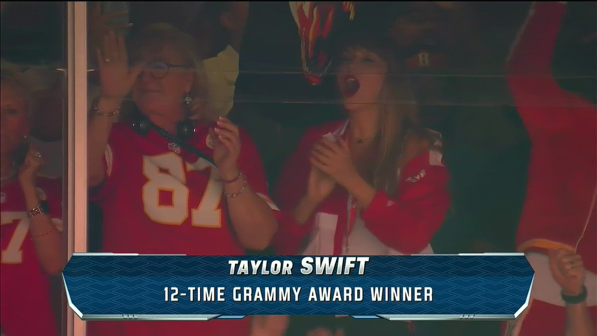 PopBase's tweet image. Taylor Swift attends the Chiefs-Bears football game.