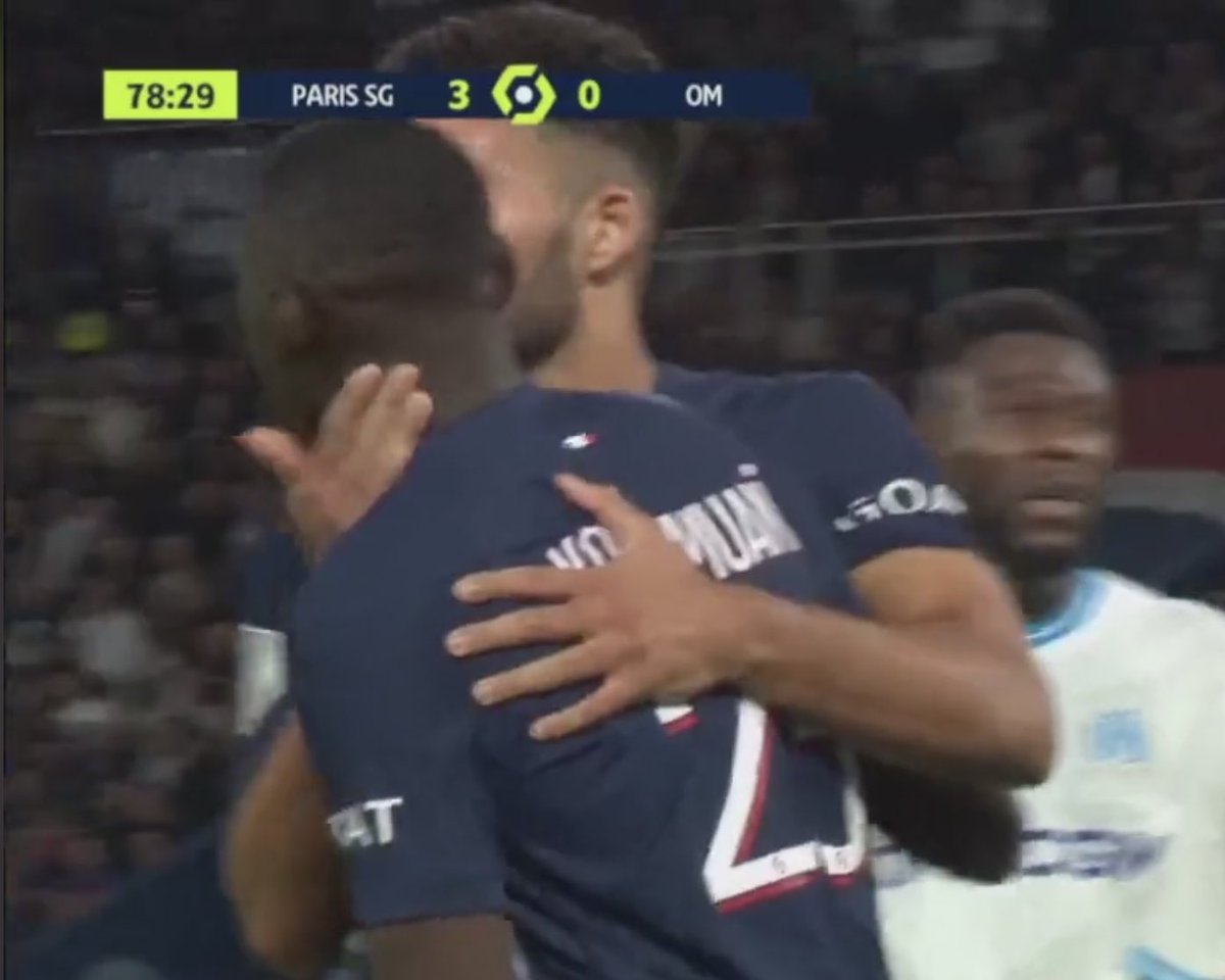 panams75's tweet photo. Gonçalo Ramos qui vient calmer Randal Kolo Muani après sa prise de bec avec Gigot https://t.co/6bVAFy0uq5