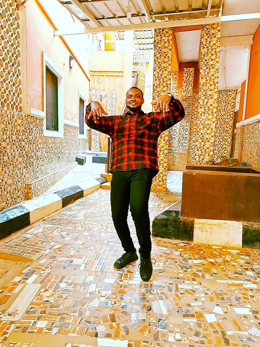 aerab96's tweet photo. @Symply_Tacha Na money be fine borbor but me self de try Sha.. @Symply_Tacha , how you see am?✌️ https://t.co/3DqwbpS6IG