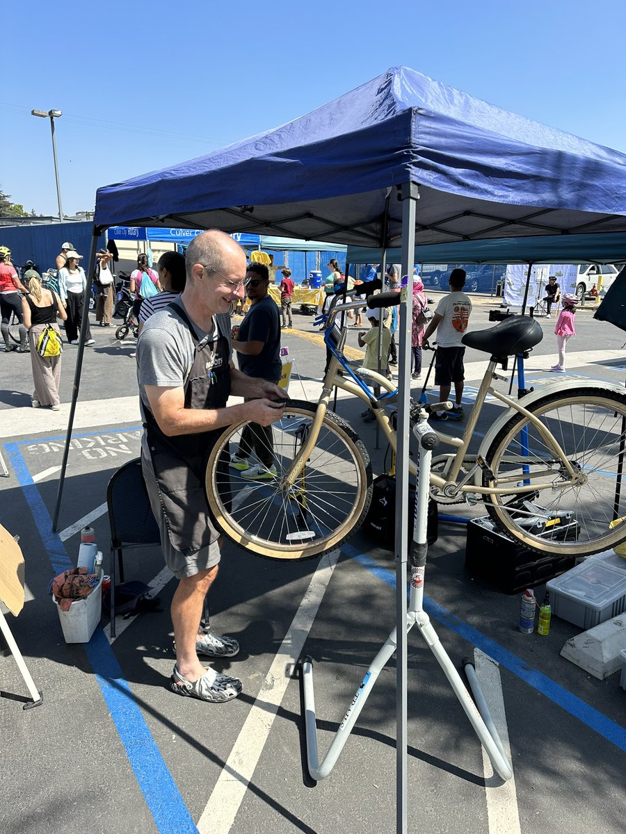 FreddyPuzaCC's tweet photo. Another great Walk and Roll event!

Walk &amp; Rollers needs your help. Whether you drive, ride, walk or roll to school, please fill out their survey at https://t.co/x6fHOYQDJz

Also, be sure to check out the new e-bike subscription service: https://t.co/vVZCG3a506 https://t.co/upIF68HHNB