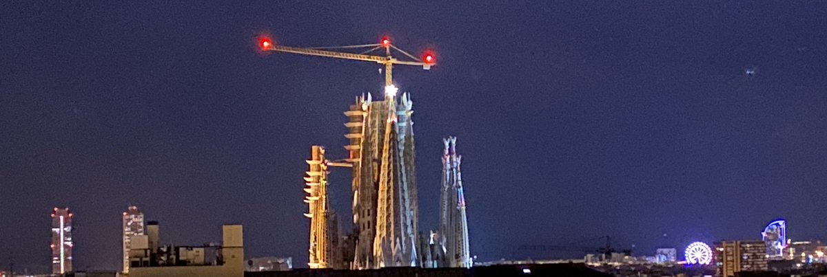 kizz10k's tweet photo. Nit de festa major
La foscor
es carrega de llums
I el silenci. absent
Esclata en crits d’alegria
#Merce2023 https://t.co/jjyOrVQtP1