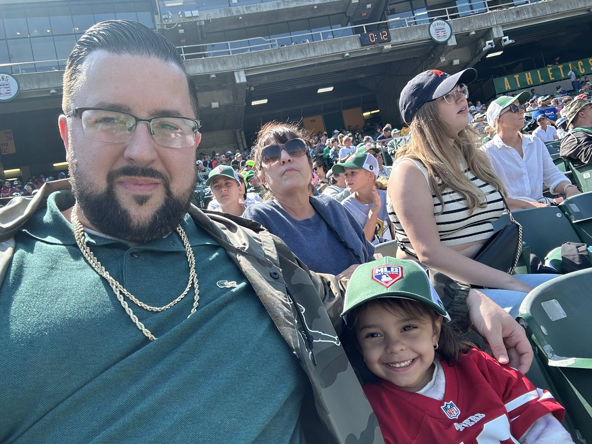 EricsellsSocal's tweet photo. My girls at the As game yesterday! #inthecolesium #Badeball ⚾️ https://t.co/qTYIkE7p48