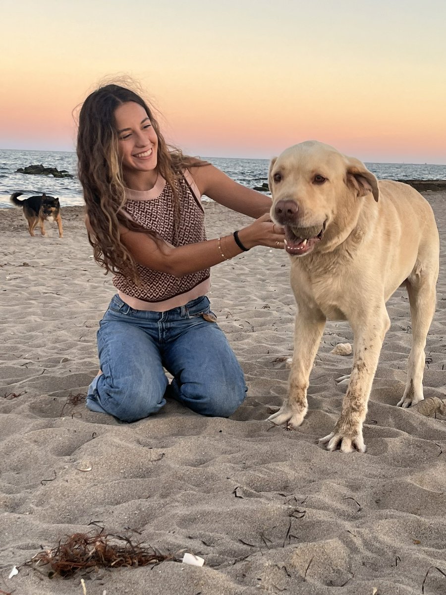 iriamollp's tweet photo. La primera vez que va a la playa mi bebe https://t.co/rKO6cHvIa2