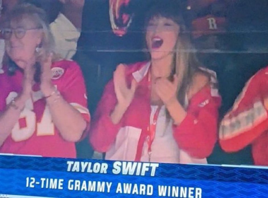 Taylor is sitting with Travis Kelce’s mom in the suite at Arrowhead stadium supporting him in Chiefs vs Bears game today!