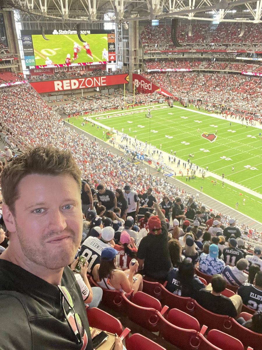 Kann losgehen! Braucht ihr noch nen Field Reporter, <a href="/RTLNFL/">#RTLNFL</a>? #rtlnfl #cardinals #cowboys