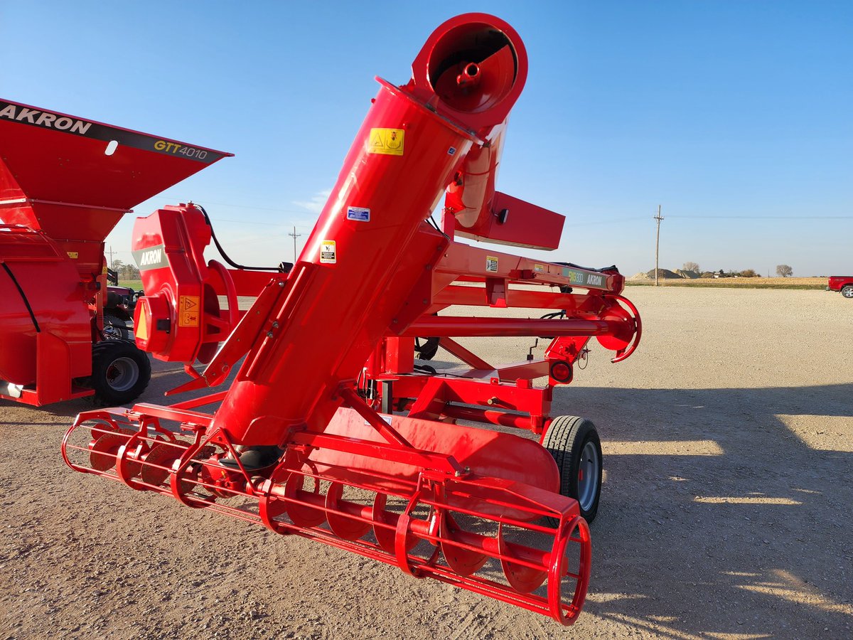 For Sale: 2019 Akron Grain Bagger and unloader. Like brand new, only two bags ever ran through the machines.

More photos available if needed. Retweets appreciated.

Asking $55k