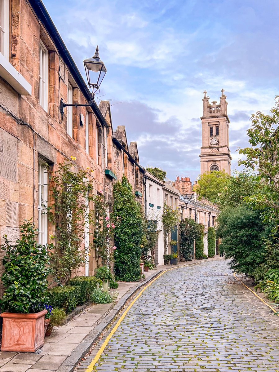 Do you recognise this street? 🌸 #edinburgh #visitscotland @VisitScotland @edinburgh