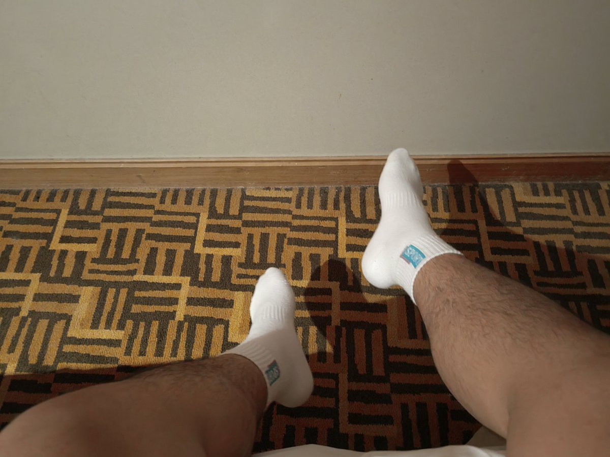 穿一会朋友的白袜