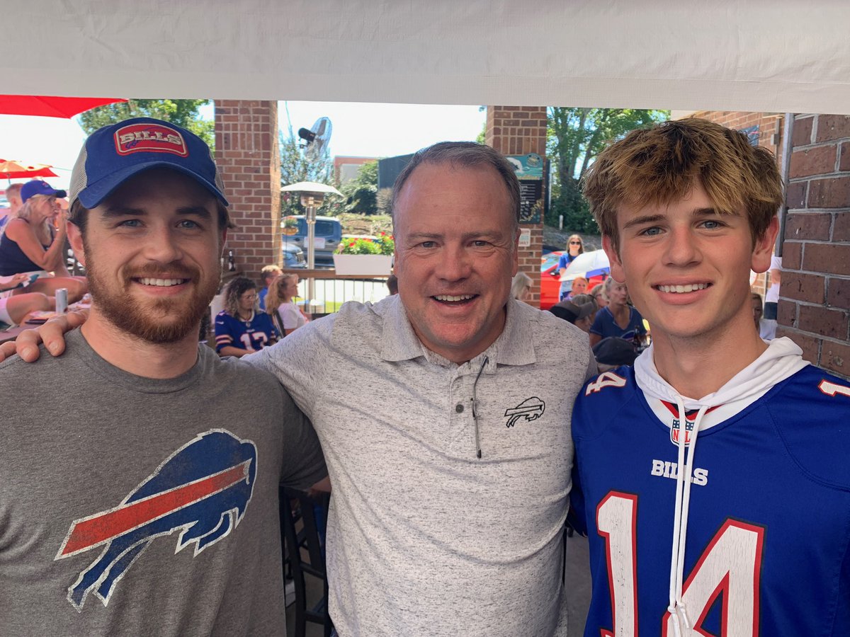 SamUtecht5's tweet photo. Legend @SteveTasker89 @BuffaloBills @OneBillsLive https://t.co/v9tQsTqnX6