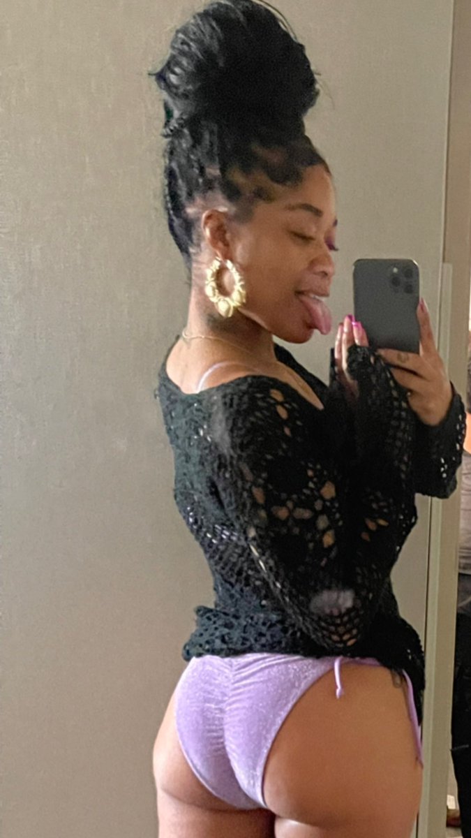 TiaCorine's tweet image. uh huh