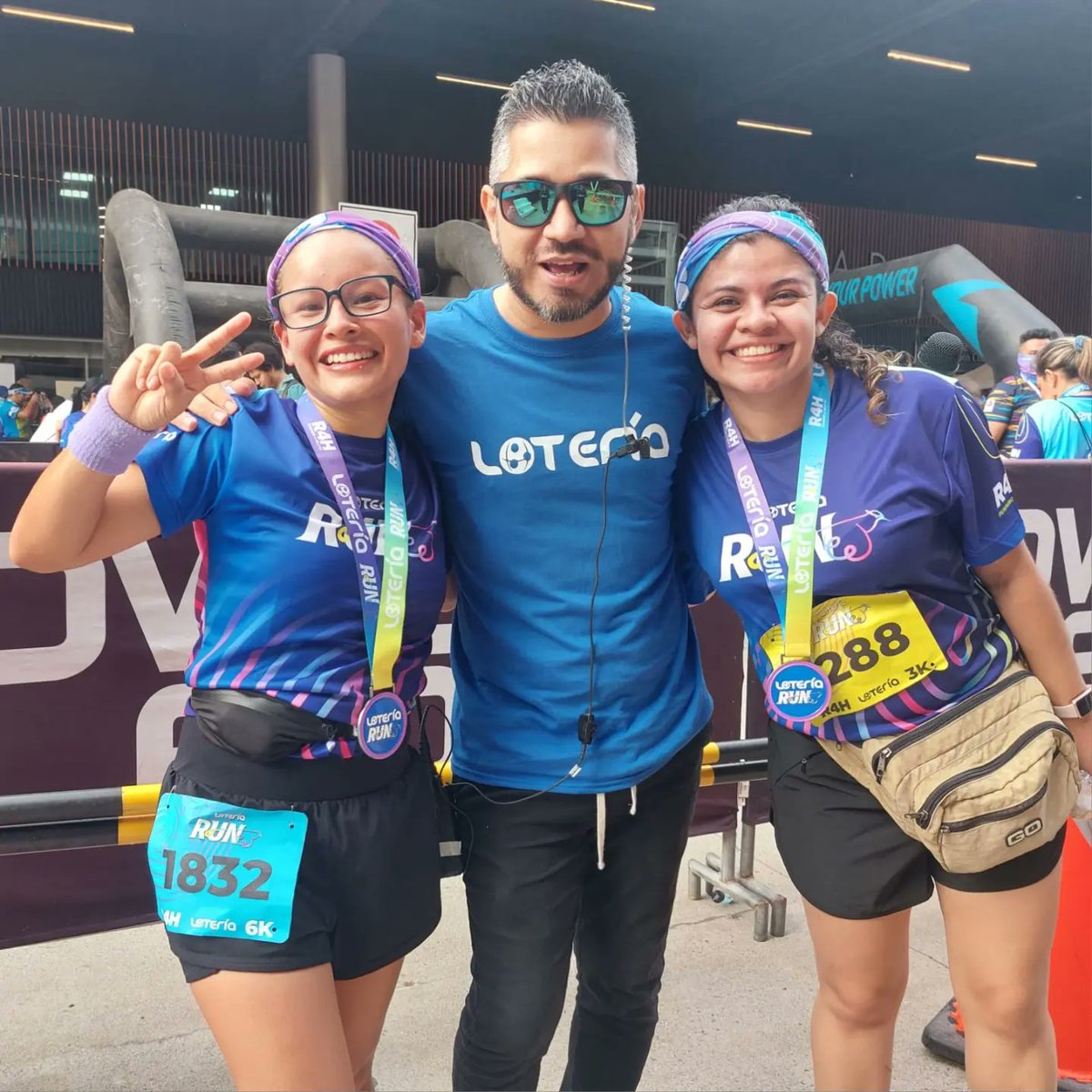 ChobetoSalguero's tweet photo. Host 👉🏻🎤 😎 Lotería RUN / @loteriasv @Running4Help 🏃🏻‍♀️🏃🏻‍♂️ 🇸🇻

#host #carrera #run #runners #running #running4help #chobeto #chobetosalguero #turnodechobeto #elsalvador #radiodj #dj #radio #radiolife #locutor #animador #microphone #picture #pictureoftheday #photooftheday https://t.co/tY6n9VppHP