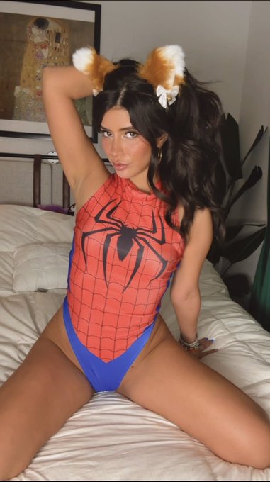 Movie night? ❤️ https://t.co/5AQ9geEBIa