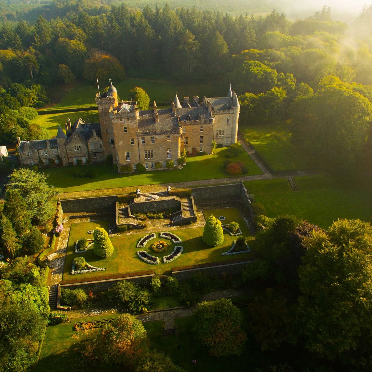 BasslineImages's tweet photo. We got married at Glenapp Castle in 2009. Lovely to see it looking so beautiful tonight on BBC Amazing Hotels and also John the most excellent Hotel Manager @RobbieRinder @GlenappCastle https://t.co/0lVN4i3YQA