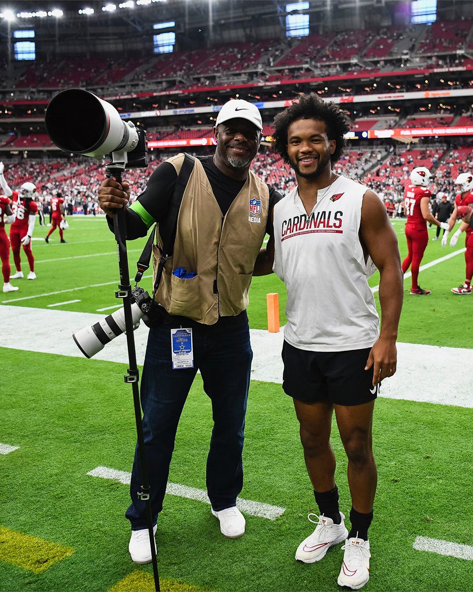 AZCardinals's tweet photo. Spotted Ken Griffey Jr. on the sidelines 📸 https://t.co/oNVtxIB0Un