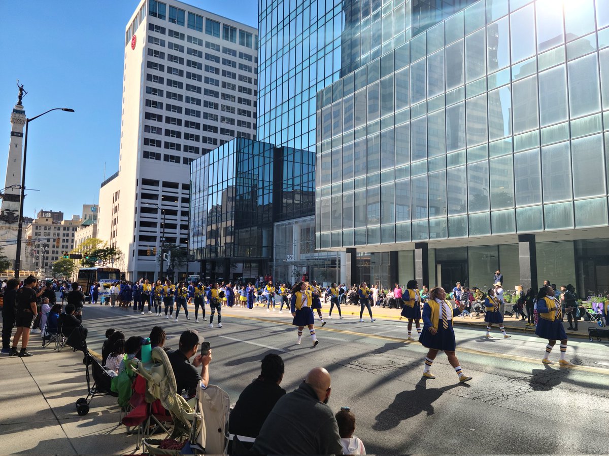 AngelaBarnes09's tweet photo. My Sorors of the  Alpha Sigma Alumni Chapter of Sigma Gamma Rho understood the Circle City Classic Parade assignment, strolling, a step show, and passing out 700 books to children along the way! #AskaboutAS 
It was fun hanging out with my Legacy and her line sisters from EX. https://t.co/0xadreeBzg