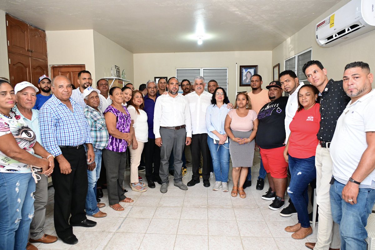 Pasando revista a los avances de <a href="/miprd/">Partido Revolucionario Dominicano</a> en 📍Villa González, junto a los dirigentes del partido en este municipio de Santiago.

Está muy claro que Asdrúbal Guillén será electo alcalde en 2024 y nuestra candidatura presidencial recibirá la mayoría de los votos en Villa González.