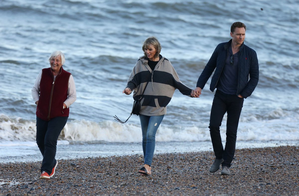 a lot of non swifties may be saying to themselves wow. she’s meeting his mom! must mean it’s serious! may I point u to exhibit a: