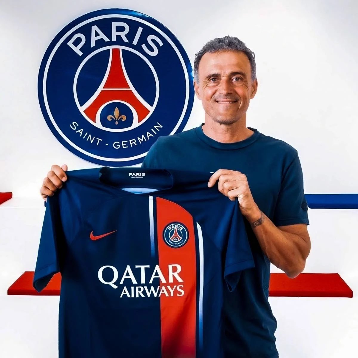 CET HOMME EST NOTRE SAUVEUR ! CET HOMME A RAMENÉ LE FOOTBALL AU PARC DES PRINCES ! 

MERCI ❤️
