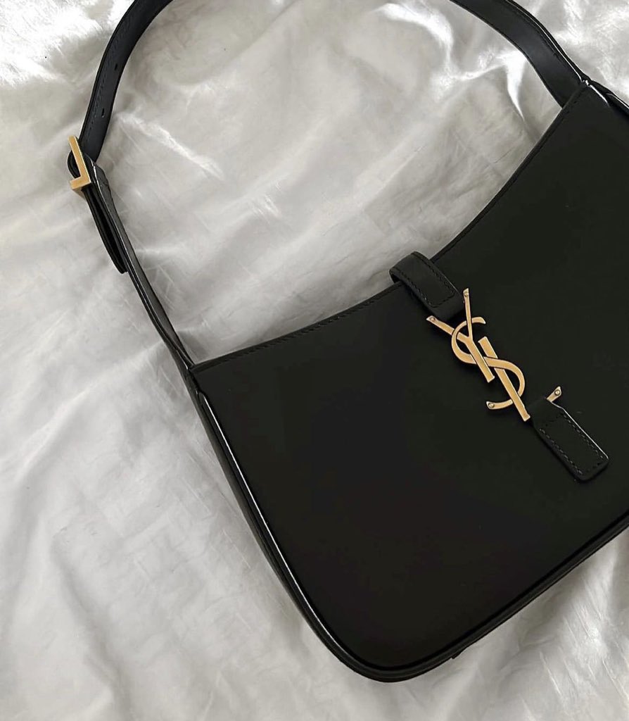 SelectOutfit's tweet photo. ysl bag https://t.co/MvN82JxtO9