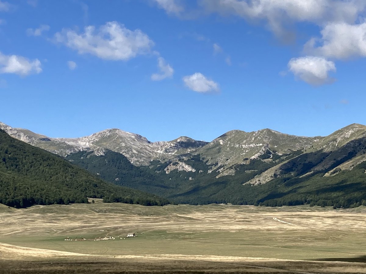 Daout16's tweet photo. Back to the Apennine Mountains with the @CrpgNancy Master 2 students for active tectonic and geomorphological training https://t.co/0uoKRhbHMQ