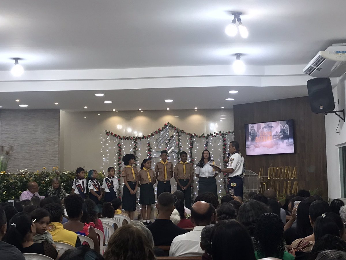 PcesarPr's tweet photo. A festa da IASD 21 de setembro continua! Aventureiros, DBV é uma irmãzinha avançada em anos se entregam a Jesus para uma nova vida - o irmão Vinícius termina a semana de oração apelando estamos além do Rio Azul, estarmos nos braços do Pai! https://t.co/9qC2lvMMPe
