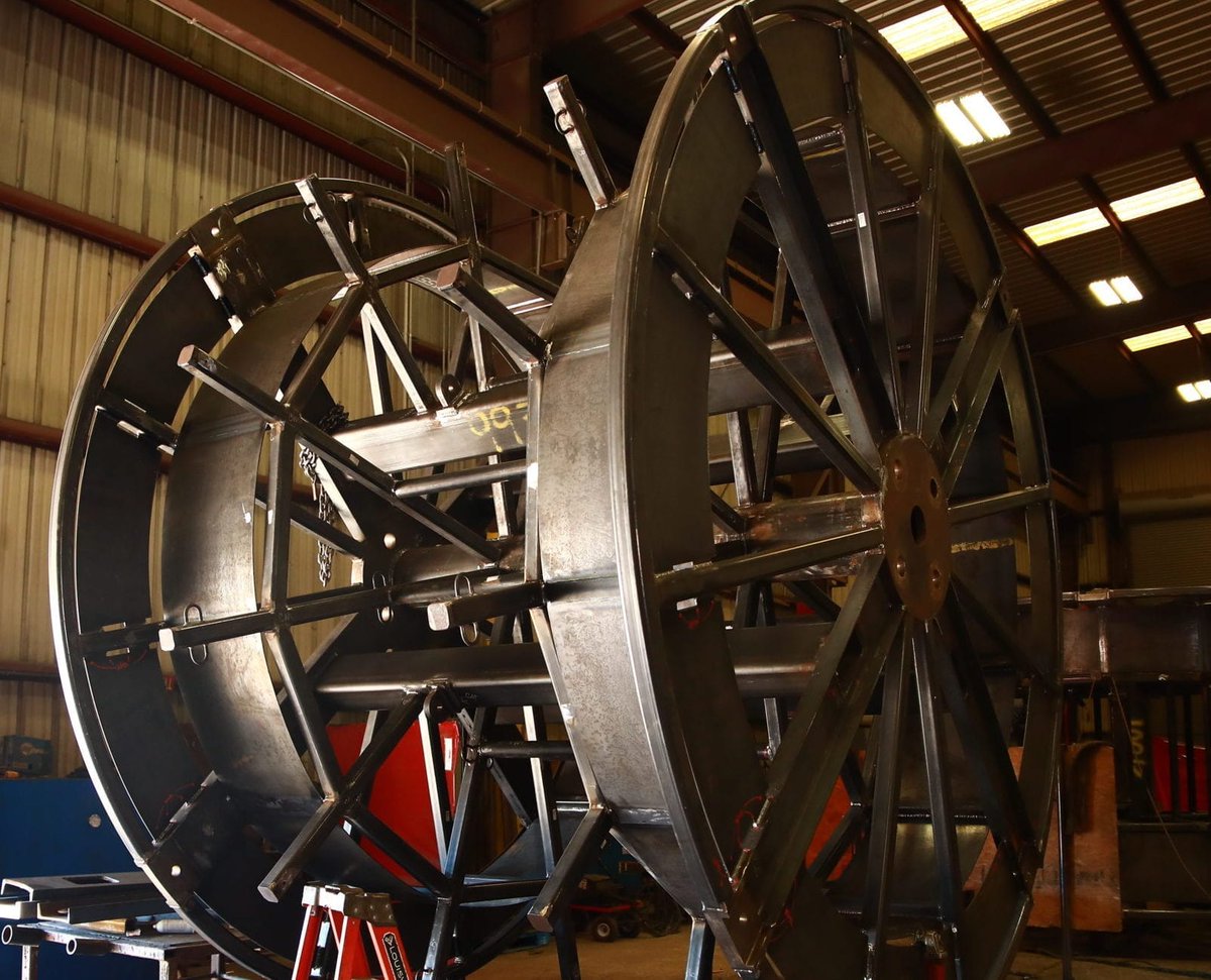 SpooltechInfo's tweet image. Standard metal spool sizes range from 9 feet to 20 feet and are rated for safe working loads from 20,000 to 200,000 lbs. spooltech.com/vessels/

#FabricatingSuccess #texasmetalfabrication #projectengineering #spoolmanufacturing