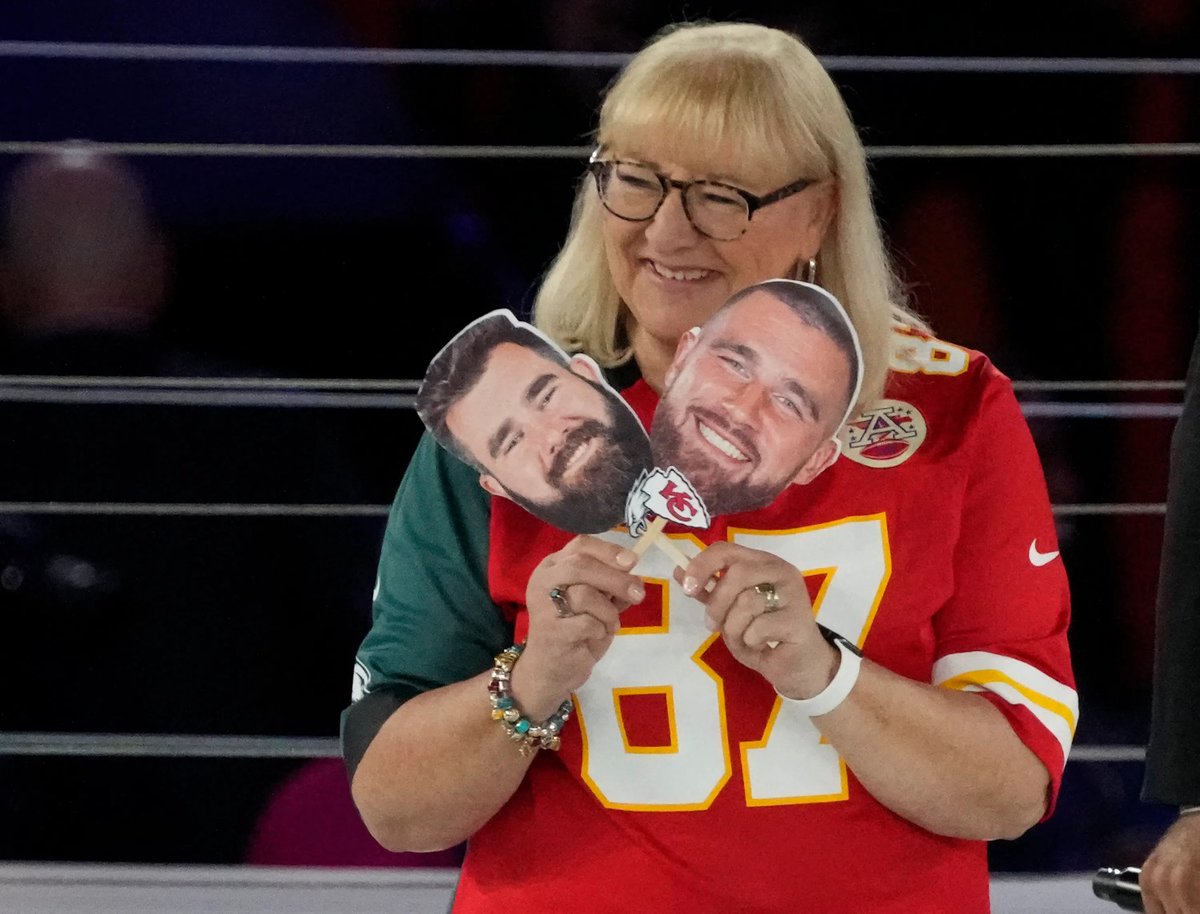 mereinphilly's tweet photo. She could’ve at least borrowed this https://t.co/iztZCYlufv