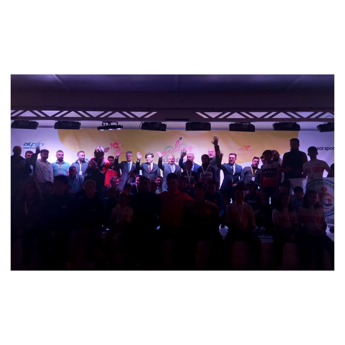 Cumhuriyetimizin 100.Yılında Palandöken MTB CUP Erzurum'da başarılı bir organizasyonla sona erdi.
Dereceye giren sporcularımızı tebrik ederek madalya ve ödüllerini takdim ettik.