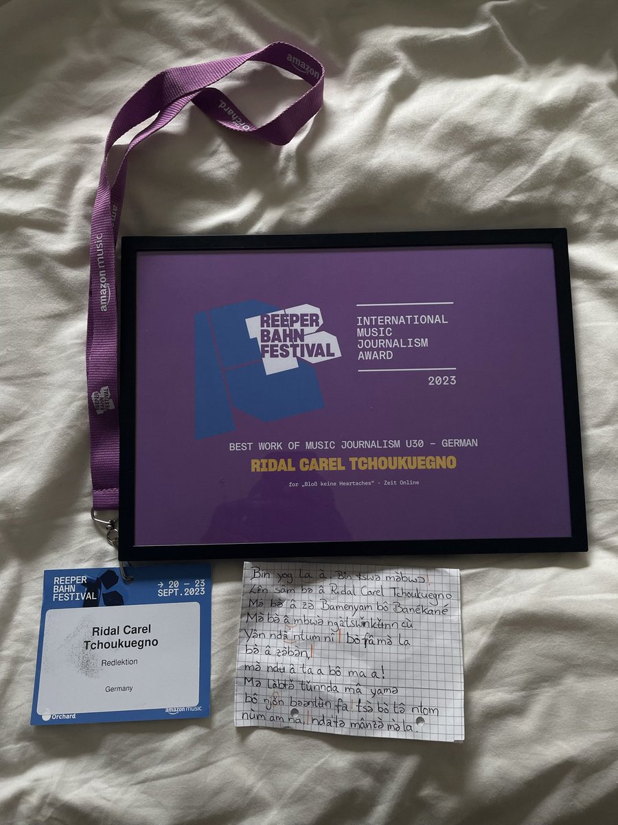 tchoukue's tweet photo. Mein erster Journalismuspreis!
"Best Work of Journalism under 30 (German)" beim International Music Journalism Award auf dem @Reeperbahn_Fest
@MalcolmOhanwe & @aidabaghernejad ehrten mich mit dem Preis. Meine Rede hielt ich in meiner Muttersprache Mə̀dʉ̂mbɑ̀ 🇨🇲 https://t.co/CyzPcUv8QA