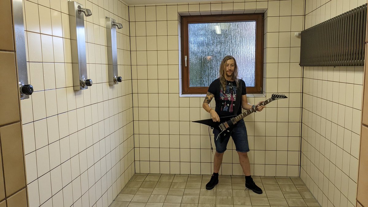 Had 2 great shows this weekend <a href="/freiraum_stp/">freiraum_stp</a> and Gas Gäba-Festival 🤟🤟 Phil warming up 😁
