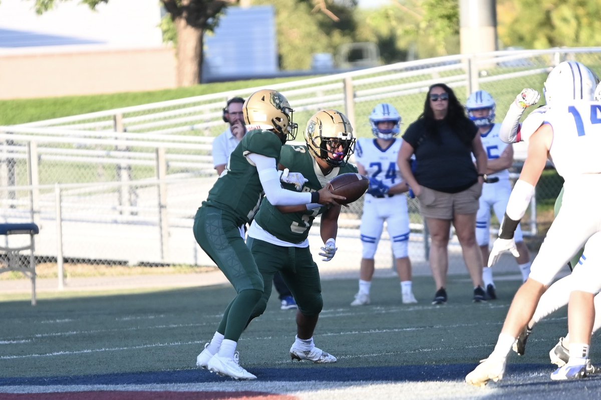 cincop35's tweet photo. #Cinco
#RunningBack
3️⃣ @MatthewSteinfe2 @AdamRies5 @CoachCutshaw @jfederico8 @BHSUFB @CSCFootball @CSUPFootball @FB_KnoxCollege @wyo_football @UNC_BearsFB @CSCwildcatsFB @Cobber_Football @FLCFootball @Harding_FB @TheRightCats @MUCrusadersFB https://t.co/m8B0CK0Jpe
