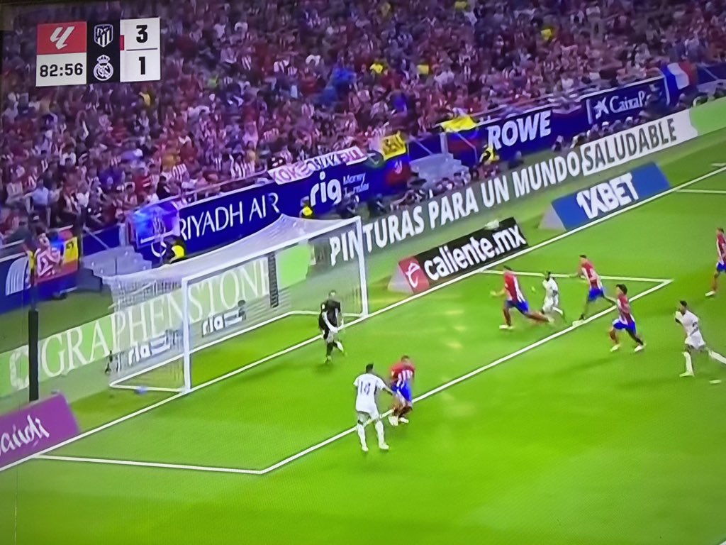 eliza_fcb's tweet photo. Es cierto “NO TODOS TIENEN UN GAVI PARA GANAR  UN  PARTIDO DONDE TE CUELAN UN 2-0”
 
A mamar @trunksRM todos los que te siguen por auras 💙❤️. https://t.co/mGXTF8ygSk