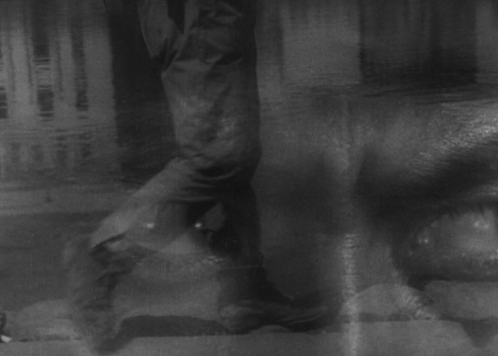 ginn233's tweet photo. Stray Dog (1949) #actionsequences #kurosawa #FilmTwitter @Tico_Romao @BoldenSkip @MovieKessler @VannWolfgang @coenesqued2 https://t.co/Ws53N53a2l
