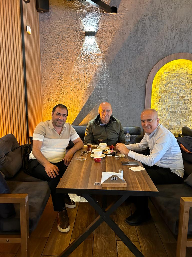 <a href="/trbisikletfed/">Türkiye Bisiklet Federasyonu</a> baskanimiz Emin MUFTUOGLU medeniyetin cesaretin ve sadakatin kalesi Erzurum'da bizleri ziyaret ettiler.
Kiymetli federasyon başkanımıza nazik ziyaretlerinden ve kurumumuza verdikleri desteklerden dolayı teşekkür ederim.