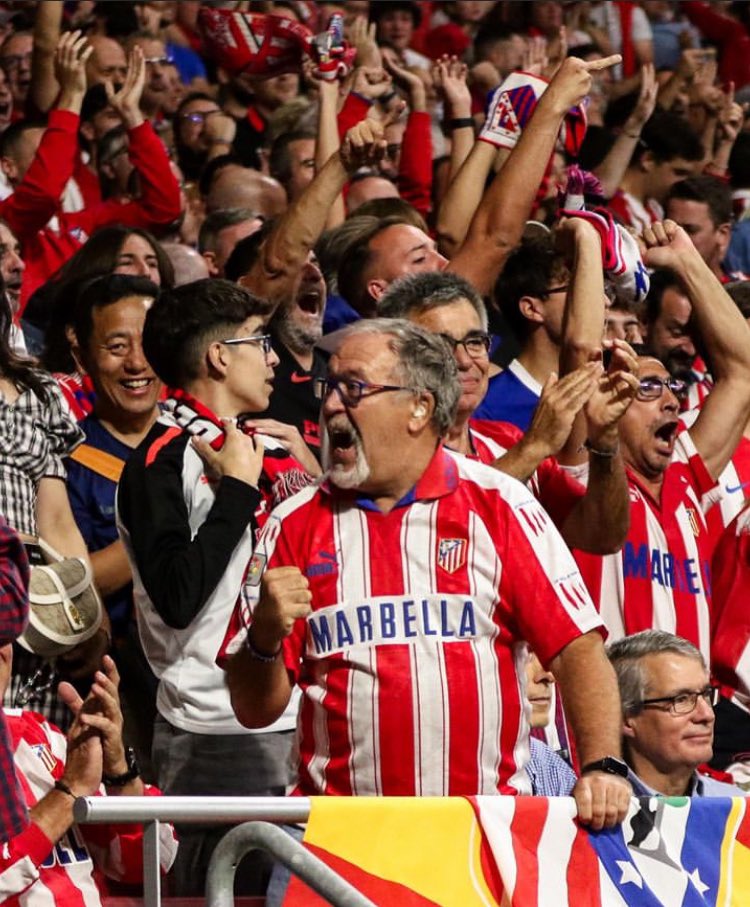 ZonesFoot's tweet photo. Superbe victoire de l'Atletico Madrid contre le Real Madrid, avec un score de 3-1 ! Les Colchoneros ont réalisé une magnifique performance à domicile et empochent ainsi trois précieux points. Félicitations à eux ! 💥⚽️#Football #AtleticoMadrid #RealMadrid https://t.co/dHm6Hnxw9b