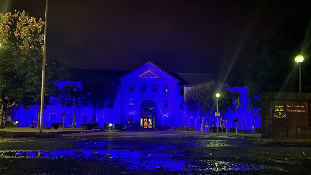 kerrygal_80's tweet photo. Thanks to @countykerry  &amp; Tralee Town Council for lit up in blue. 
#InternationalWeekoftheDeafPeople 
#ISLAwarenessWeek #IWDP #IDSL #LearnISL @IrishDeafSoc @kerryman_ie @Traleetodaynews @Kerrys_Eye https://t.co/NOO1PQzXr1