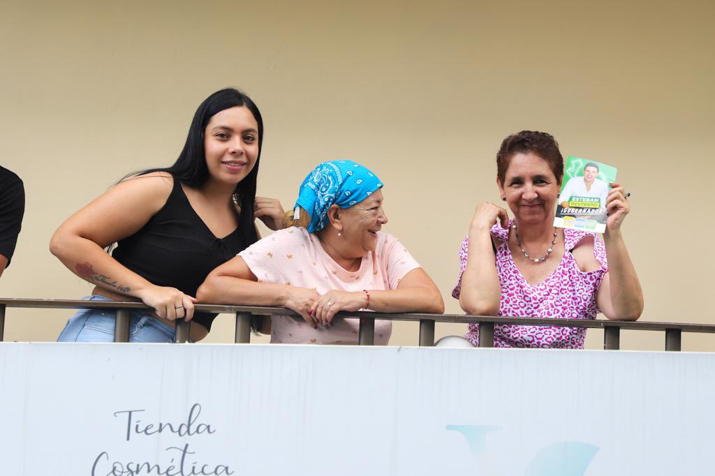 estebanrestre's tweet photo. Somos imparables, de domingo a domingo caminando los 125 municipios del departamento para que este próximo 29 de octubre toda Antioquia vote Esteban Restrepo gobernador, si Dios quiere💚💪🏻 https://t.co/WEvMXTgRFe