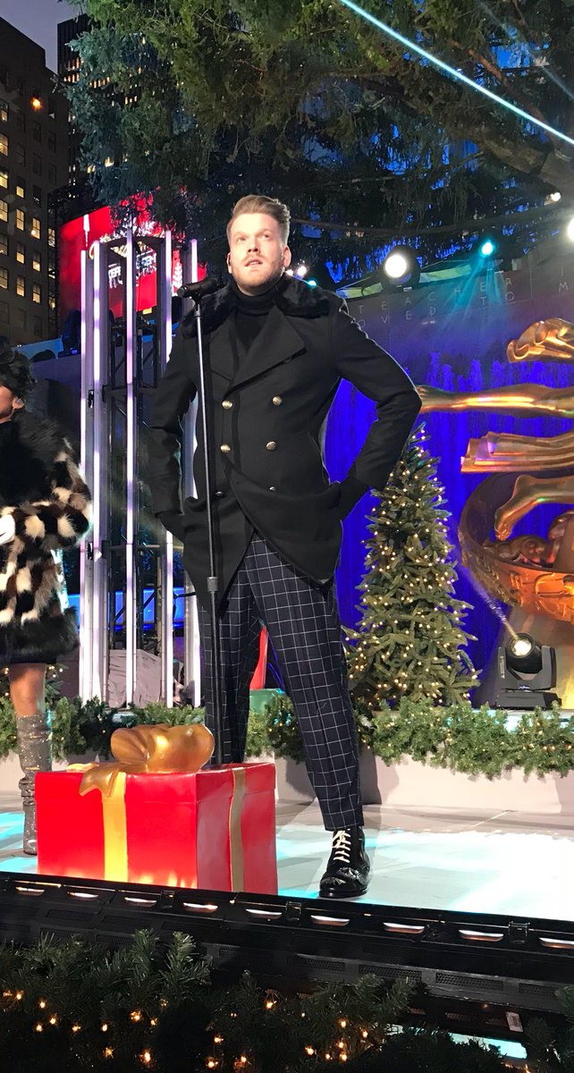 Ptxjrpg's tweet photo. Happy day 24 of #Scottember! Ptx's new original Please Santa Please will be out at midnight tonight!🎄 https://t.co/UE7k2TENXe