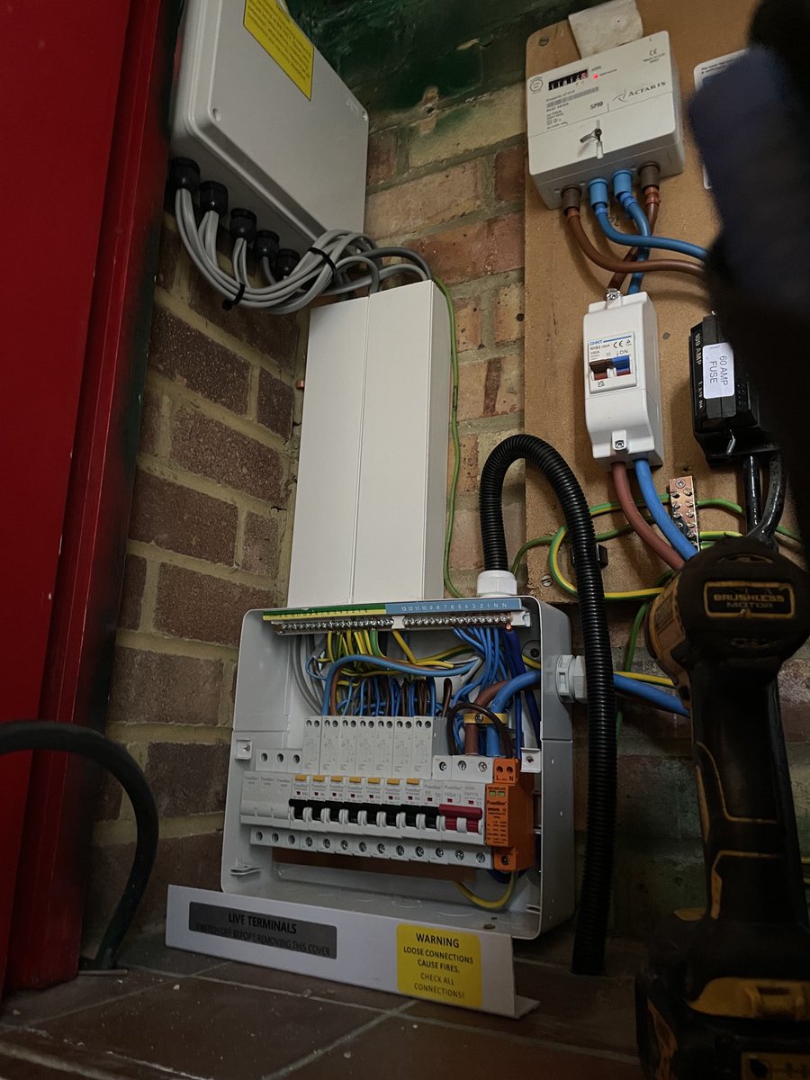 GoSmart_'s tweet image. Covers off let see a recent consumer unit change.