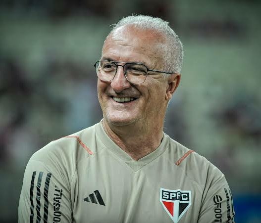 Pesgrau's tweet photo. Novembro de 2022 Flamengo demite Dorival

Setembro de 2023 Flamengo perde a Copa do Brasil para o São Paulo de Dorival

KKKKKKKKKKKKKKKKKKKKKK

Não demorou nem 1 ano pro Flamengo sofrer com o karma kkkkkkkkkk https://t.co/9iCKT5TURI